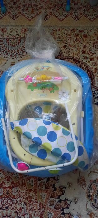 Детский ходунки (почти новый)