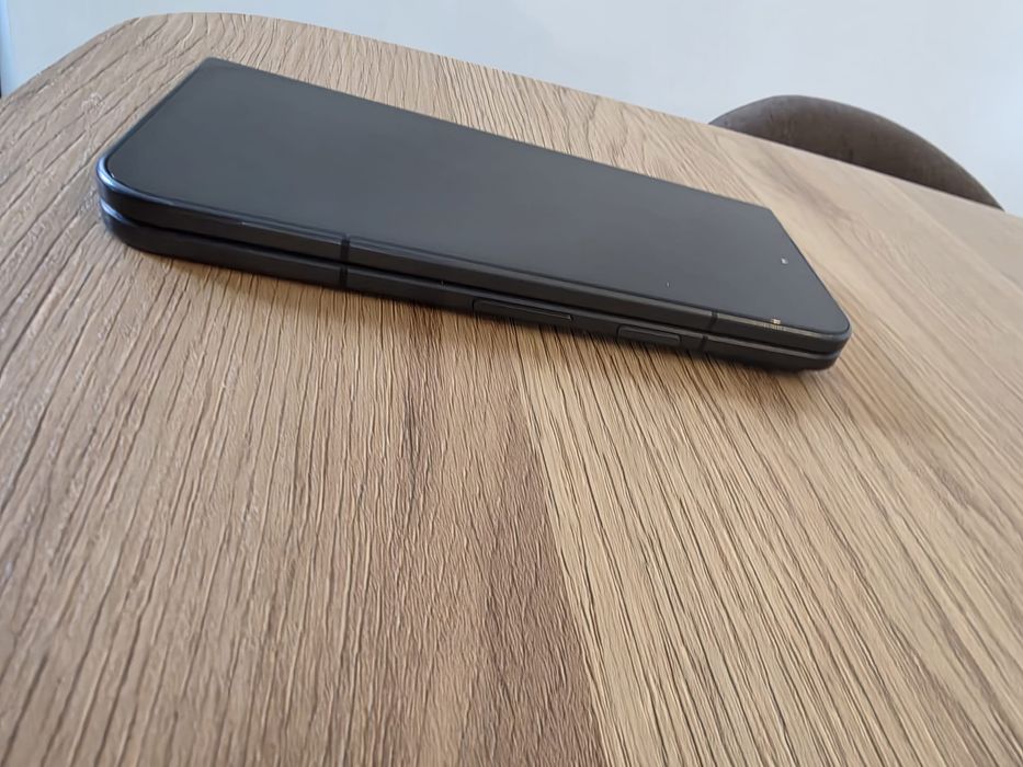Smartphone Google Pixel 9 Pro Flod
