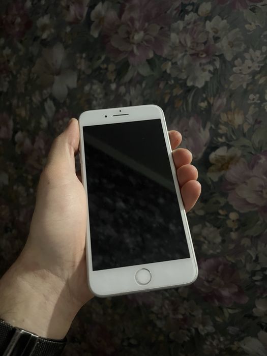 Айфон 13 мини и Айфон  8 плюс  обменяю