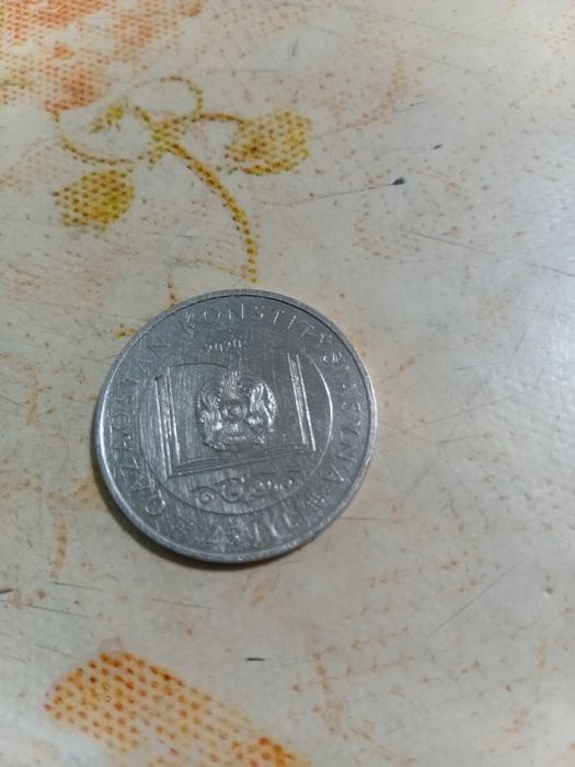 Продам юбилейную монету 100 тенге.