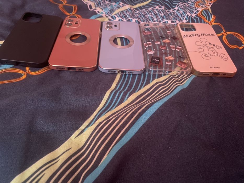 Huse de iPhone 12