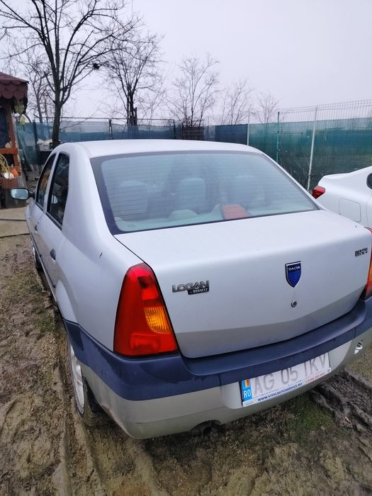 Vând Dacia Logan