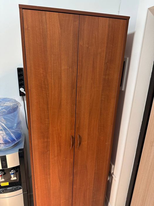 Вешевой шкаф для офиса