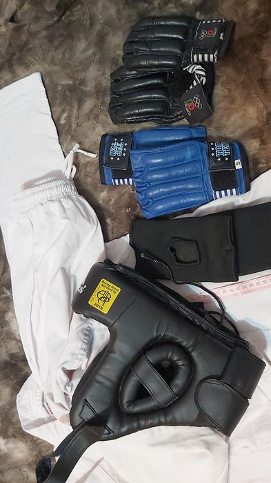 Кимоно и амуниции продам