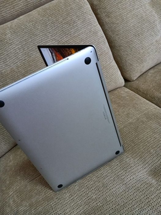 MacBook Pro 15-inch
Прцессрп Intel Core I7 2,8 GHz