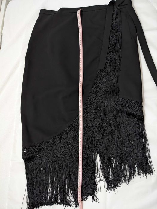Fustă neagră petrecută cu franjuri, tango, mărime M, ajustabilă, noua