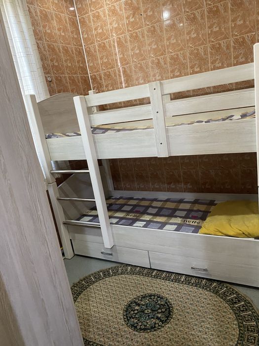 Chilonzor 18 kvartalda 2 xona 3 xona qilingan kvartira sotiladi