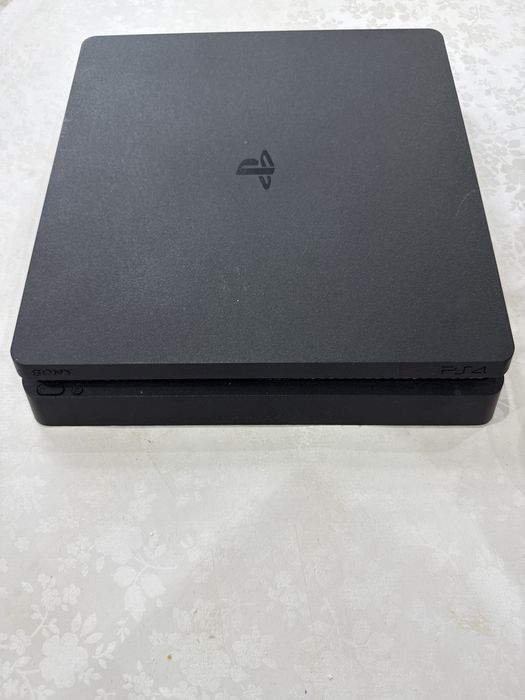 Продам игровую приставку PS4