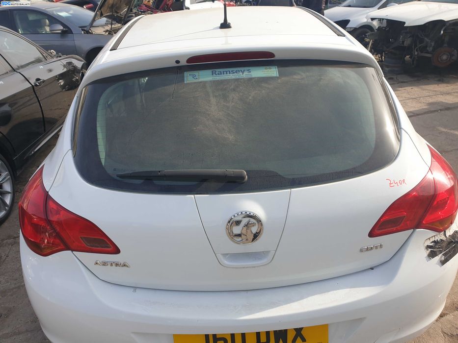 Haion Hayon Capota Portbagaj Dezechipat cu Luneta Geam Sticla Opel Astra J Hatchback 2009 - 2016 Culoare Z40R [K3626]