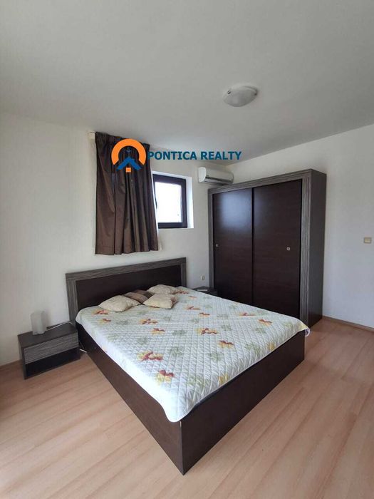 Тристаен с гледка море в Свети Влас