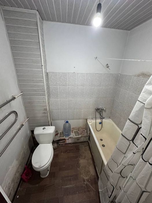 Чиланзар 20 квартал 2/3/4 кирпичный дом 1,5-6 балкон без ремонта