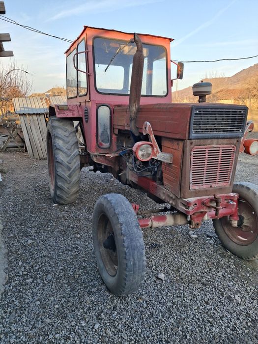 Vând tractor U650