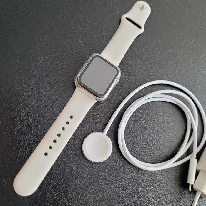 Apple Watch SE (2025), GPS, Carcasa Starlight Aluminium 40mm marime s-m
