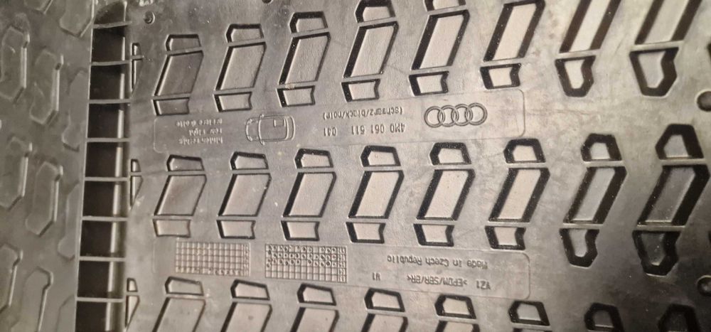 Audi Q7 -гумени стелки