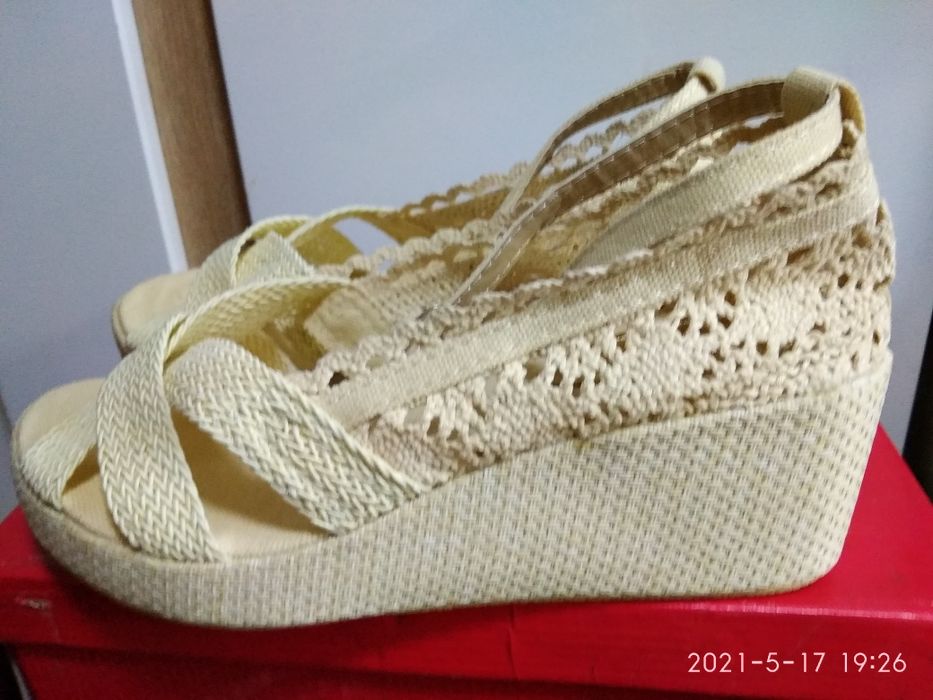 босоножки на платформе 8000тенге