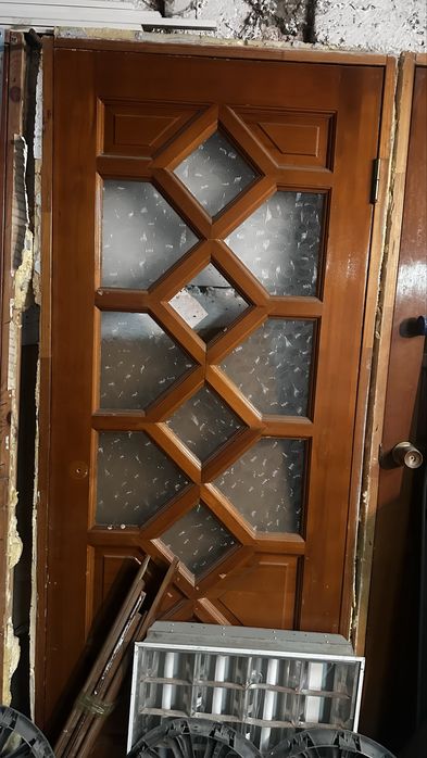 Двери межкомнатные б/у