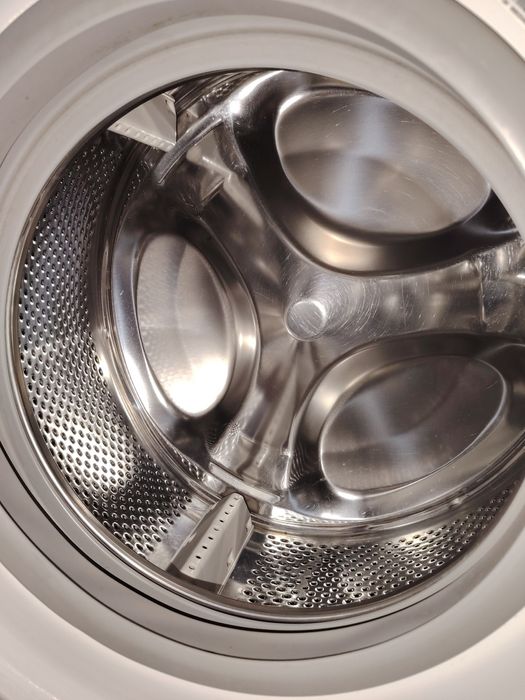 Продаётся дёшево стиралка Indesit