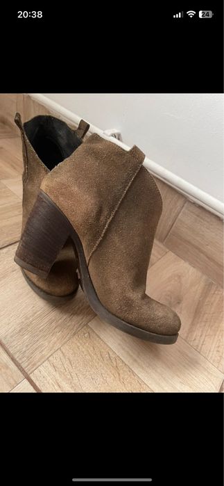 Ghete din piele cu toc