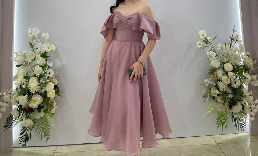 Нежно-розовое платье