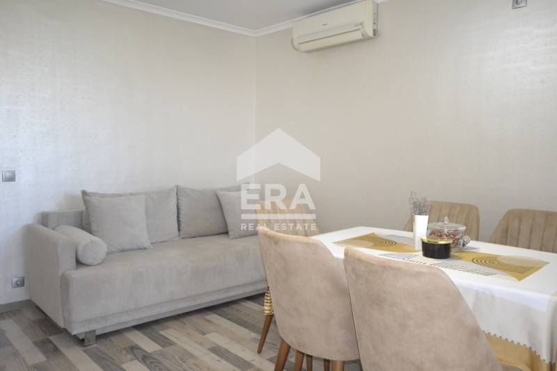 Луксозно обзаведен тристаен апартамент в кв. Бадема