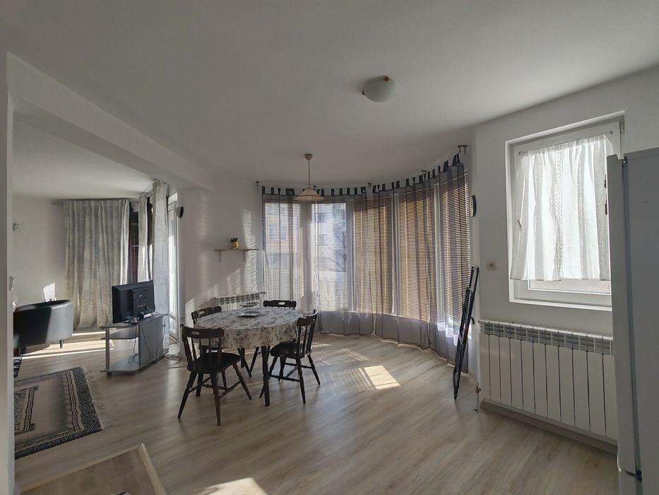 Дава се под наем Четиристаен апартамент в Бургас, Сарафово - 150 кв.м за 1097.01 € - Снимка #2