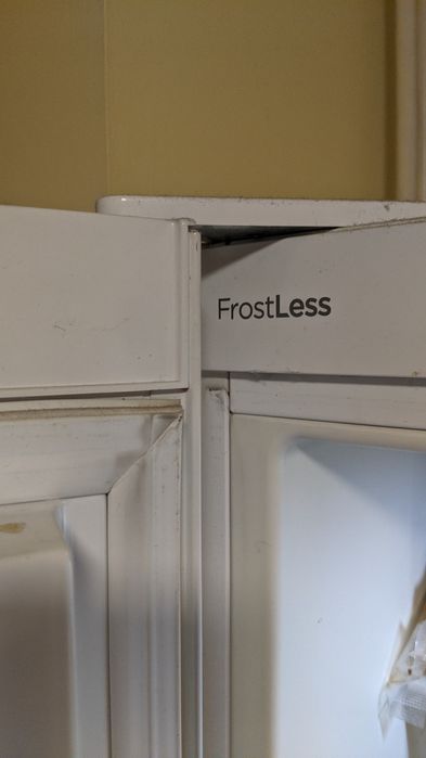 Продавам хладилник с фризер Gorenje