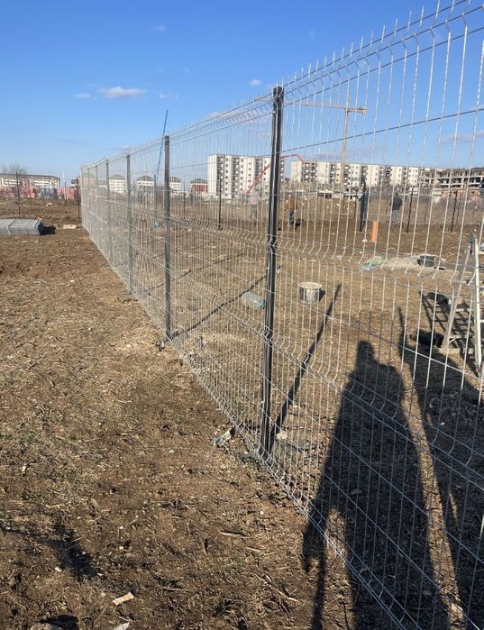 Vînd garduri din plasă bordurată sau sipcă metalică