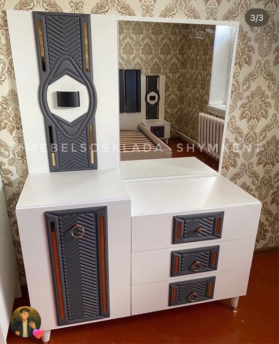 Мебель спальный гарнитура.