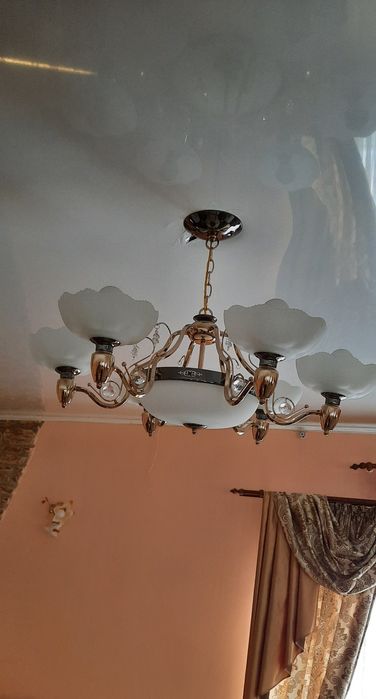Продам люстру,  светильники