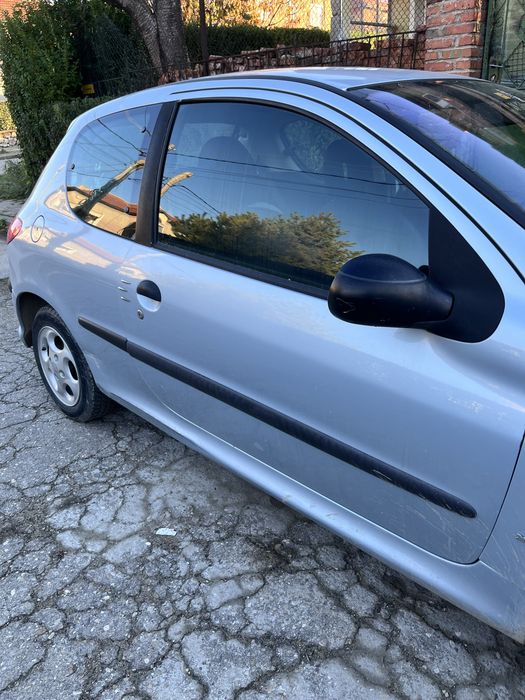 Пежо 206 xs запазено, обслужено , всичко платено