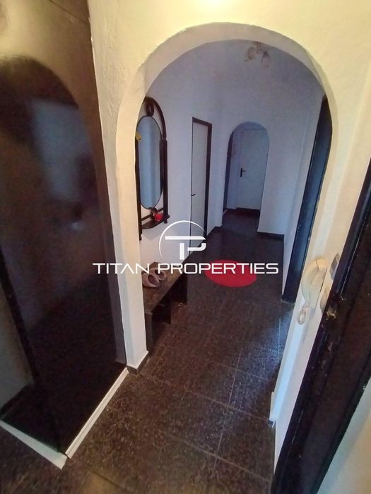 Тристаен апартамент в ж.к Възраждане