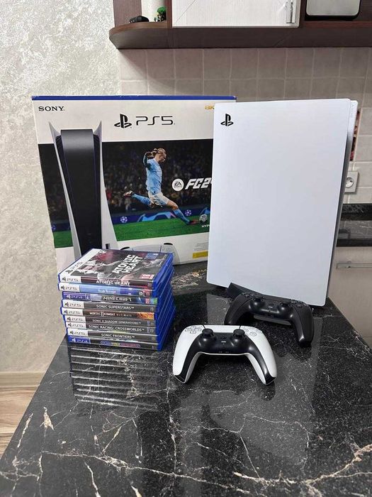PlayStation 5 c двумя джойстиками и 9 дисками