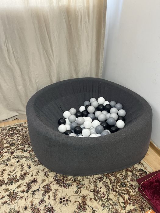 Сухой бассейн с шариками