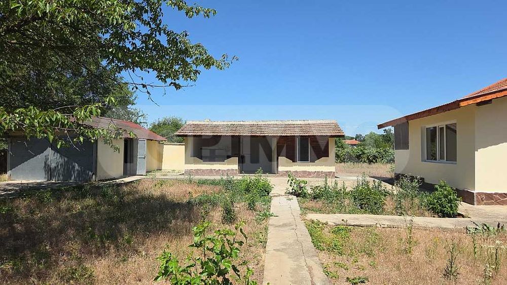 Реновирана къща в село Дропла