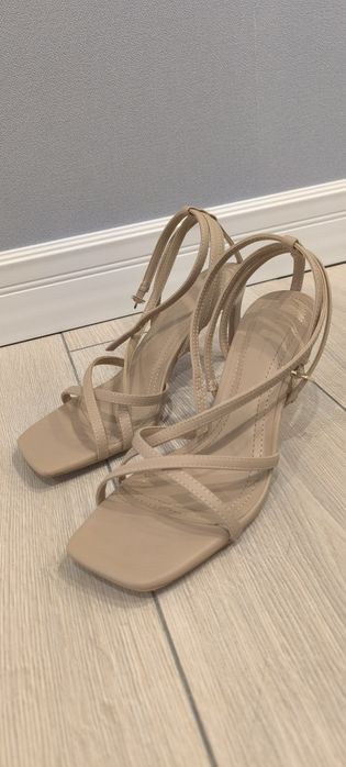 Босоножки женские
