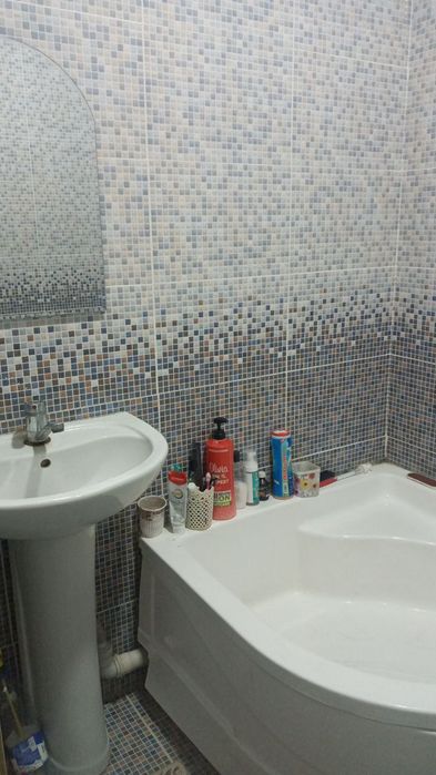 Тахияташ р/н автокассага карама карсы Сулайман домнын 2 этаж 2 комната