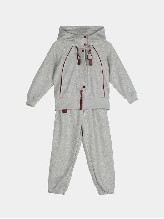 Продам костюм спортивный для девочки