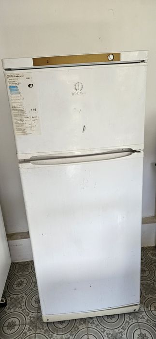 Холодильник продаётся