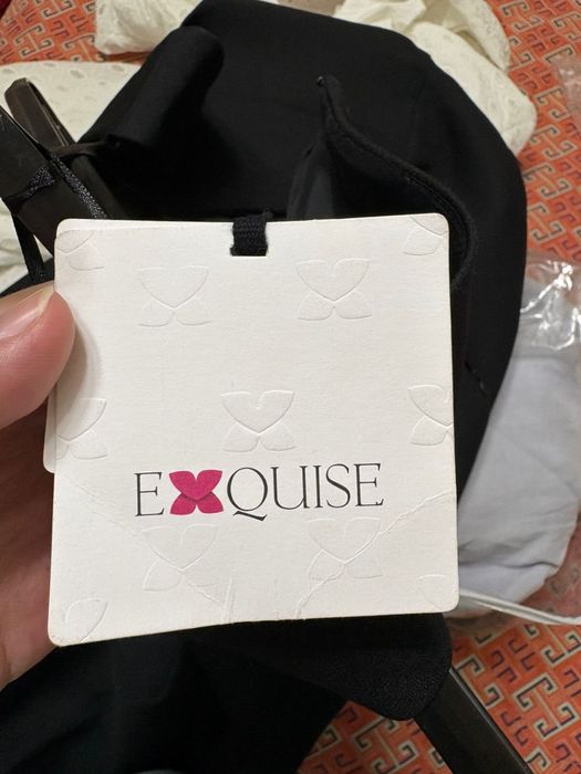 Продам платья EXQUISE