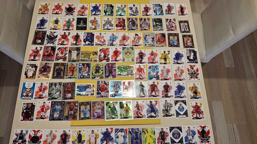 Продававм футболни карти на topps match attax различни видове