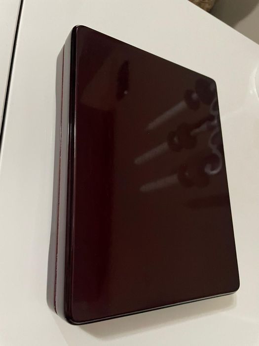 Махагонова кутия за монети класьор