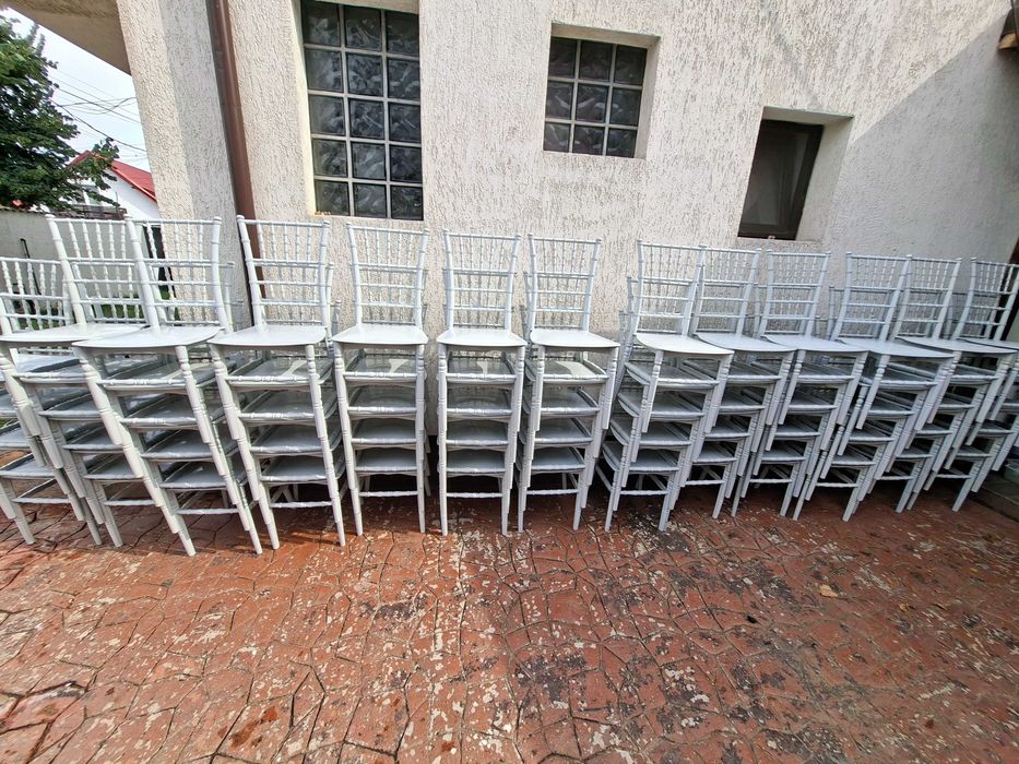 Vand scaune chiavari