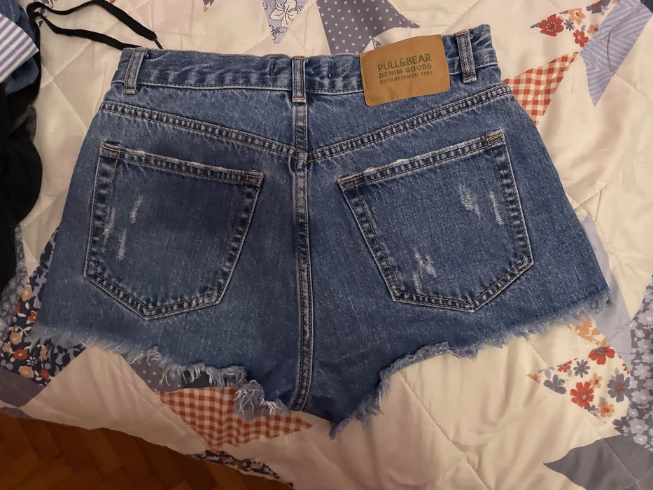 Къси дънкови панталонки на марката Pull Bear
