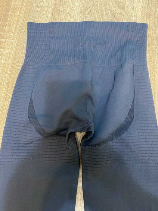 Продавам дамски спортни клинове