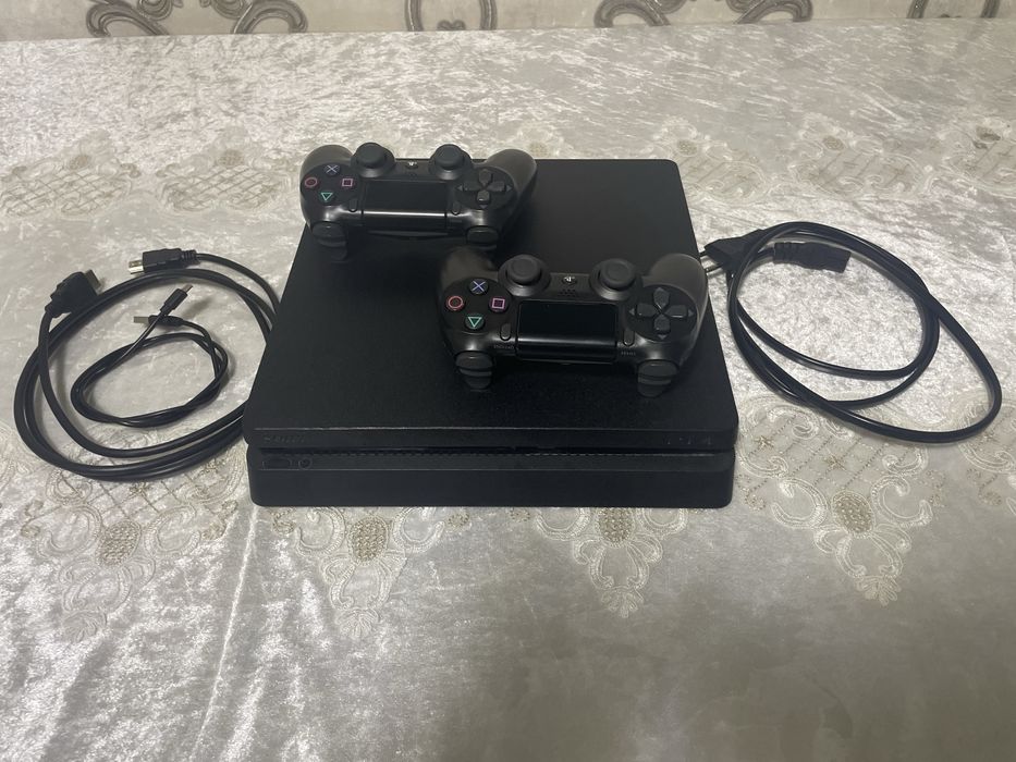 PS 4 Slim 1 TB Есть коробка