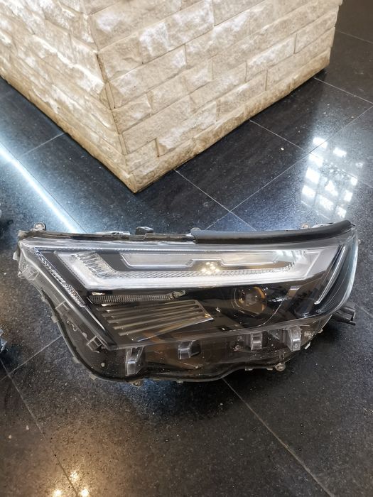 Far stânga dreapta toyota rav4 full led 2022/2023/2024