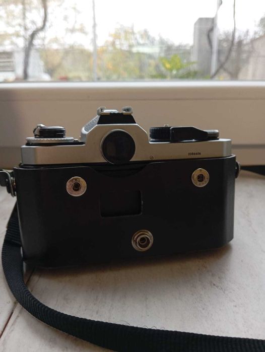 Фотоапарат nikon fe2 и обектив NIKKOR 80-200mm