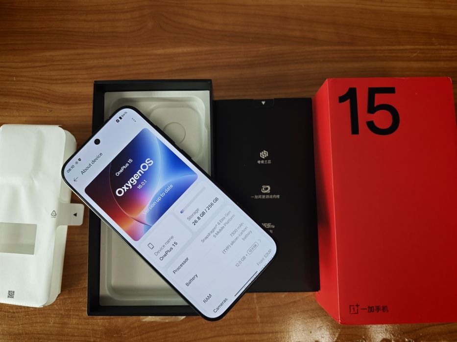 Чисто нов OnePlus 15 12/256GB с Oxygen OS 16 с  Android Auto и Еsim