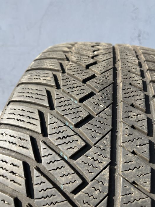 2 бр. зимни гуми 235/45/18 Continental 6 mm DOT 3518