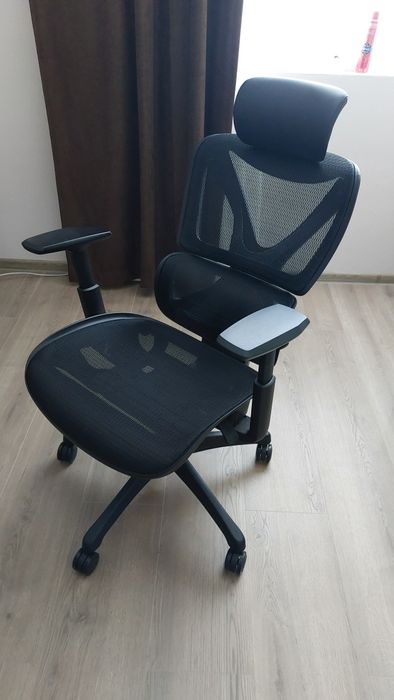 Ергономичен офис стол